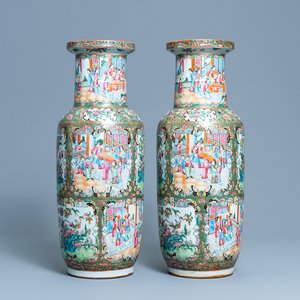 A pair of Chinese Canton famille rose rouleau vases, 19th C. — photo 1