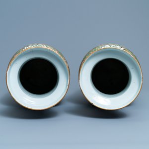 A pair of Chinese Canton famille rose rouleau vases, 19th C. — photo 5