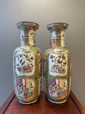 A pair of Chinese Canton famille rose rouleau vases, 19th C. — 照片 2