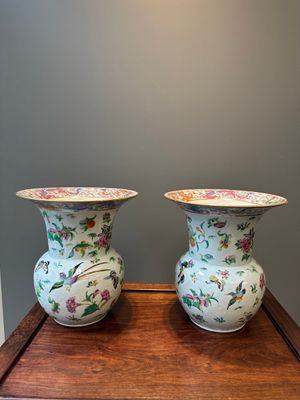 A pair of Chinese Canton famille rose spittoons with dragons, birds, butterflies and flowers, 19th C. — 照片 3