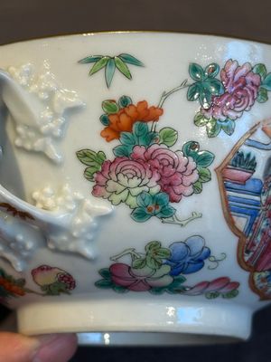 A pair of Chinese Canton famille rose two-handled bowls and covers with narrative design, Daoguang mark and of the period — photo 18