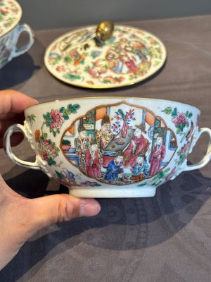 A pair of Chinese Canton famille rose two-handled bowls and covers with narrative design, Daoguang mark and of the period — photo 29