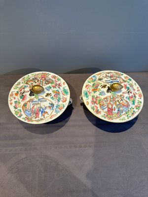 A pair of Chinese Canton famille rose two-handled bowls and covers with narrative design, Daoguang mark and of the period — photo 5