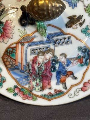 A pair of Chinese Canton famille rose two-handled bowls and covers with narrative design, Daoguang mark and of the period — photo 7