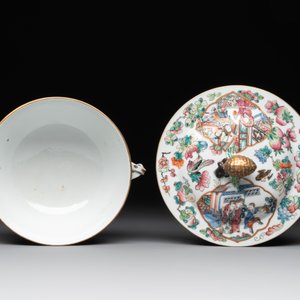 A pair of Chinese Canton famille rose two-handled bowls and covers with narrative design, Daoguang mark and of the period — photo 7