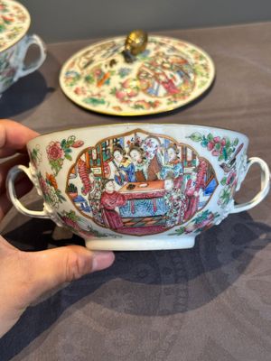 A pair of Chinese Canton famille rose two-handled bowls and covers with narrative design, Daoguang mark and of the period — photo 28