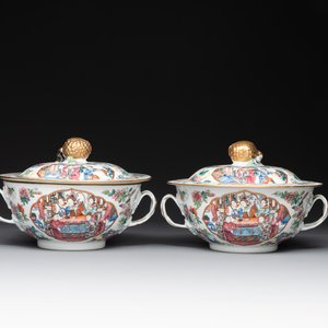 A pair of Chinese Canton famille rose two-handled bowls and covers with narrative design, Daoguang mark and of the period — photo 1