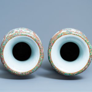 A pair of Chinese Canton famille rose vases, 19th C. — 照片 5