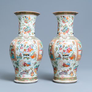 A pair of Chinese Canton famille rose vases, 19th C. — 照片 2