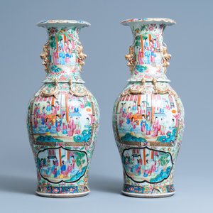 A pair of Chinese Canton famille rose vases, 19th C. — 照片 3
