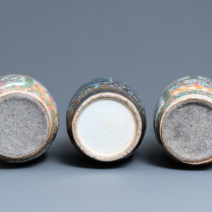 A pair of Chinese Canton famille rose vases and a blue-ground vase, 19th C. — 照片 6