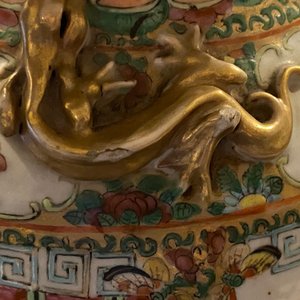 A pair of Chinese Canton famille rose vases and a bowl, 19th C. — 照片 22