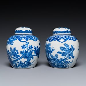 A pair of Chinese Canton famille rose vases and a pair of blue and white covered jars, 19th C. — photo 11
