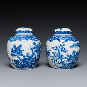 A pair of Chinese Canton famille rose vases and a pair of blue and white covered jars, 19th C. — photo 9