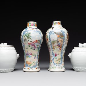 A pair of Chinese Canton famille rose vases and a pair of Dehua blanc de Chine drum-shaped covered jars, 19th C. — foto 2