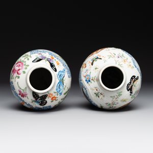 A pair of Chinese Canton famille rose vases and a pair of Dehua blanc de Chine drum-shaped covered jars, 19th C. — foto 3