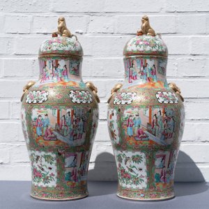 A pair of Chinese Canton famille rose vases and covers, 19th C. — 照片 16