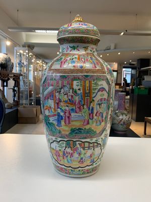 A pair of Chinese Canton famille rose vases and covers with narrative design, 19th C. — photo 12