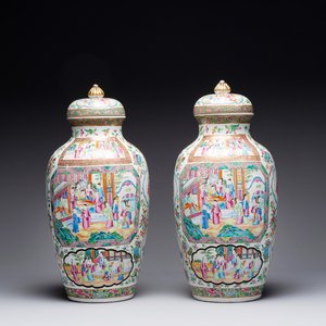 A pair of Chinese Canton famille rose vases and covers with narrative design, 19th C. — photo 1