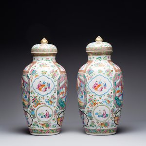 A pair of Chinese Canton famille rose vases and covers with narrative design, 19th C. — photo 4