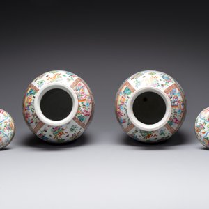 A pair of Chinese Canton famille rose vases and covers with narrative design, 19th C. — photo 5