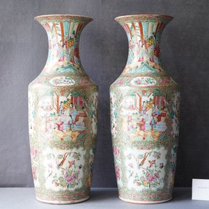 A pair of Chinese Canton famille rose vases and two single vases, 19th C. — 照片 20