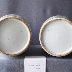 A pair of Chinese Canton famille rose vases and two single vases, 19th C. — 照片 23
