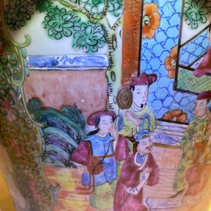 A pair of Chinese Canton famille rose vases and two single vases, 19th C. — 照片 10