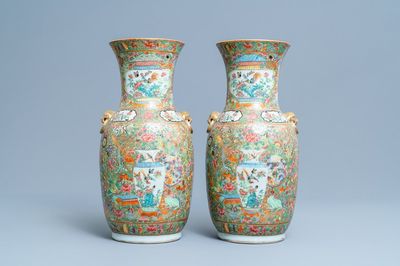 A pair of Chinese Canton famille rose vases with antiquities, 19th C.