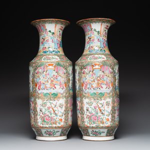 A pair of Chinese Canton famille rose vases with figures, flowers and insects, 19th C. — 照片 2