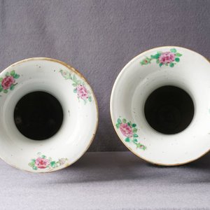 A pair of Chinese Canton famille rose vases with gilt bronze mounts, 19th C. — 照片 11