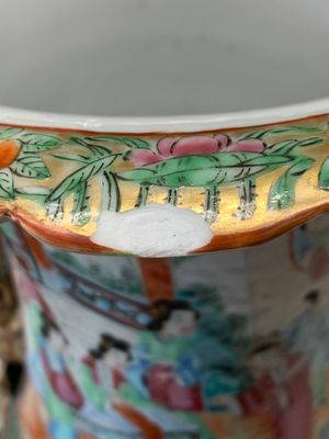 A pair of Chinese Canton famille rose vases with narrative design, 19th C. — photo 6