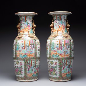 A pair of Chinese Canton famille rose vases with narrative design, 19th C. — photo 1
