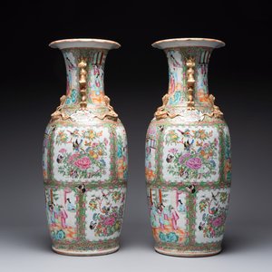 A pair of Chinese Canton famille rose vases with narrative design, 19th C. — photo 4