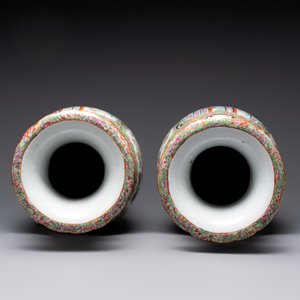 A pair of Chinese Canton famille rose vases with narrative design, 19th C. — photo 5