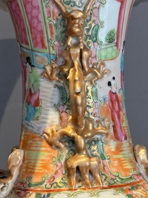 A pair of Chinese Canton famille rose vases with narrative design, 19th C. — photo 13