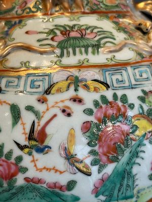A pair of Chinese Canton famille rose vases with narrative design, 19th C. — photo 14