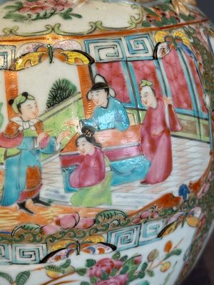 A pair of Chinese Canton famille rose vases with narrative design, 19th C. — photo 22