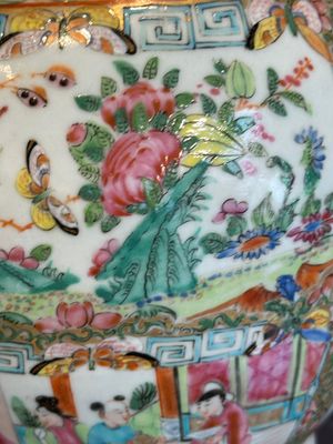 A pair of Chinese Canton famille rose vases with narrative design, 19th C. — photo 24