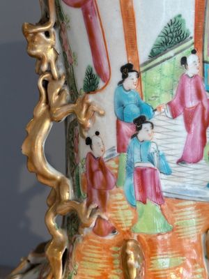 A pair of Chinese Canton famille rose vases with narrative design, 19th C. — photo 27