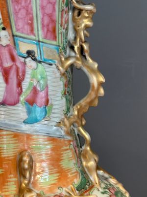 A pair of Chinese Canton famille rose vases with narrative design, 19th C. — photo 28