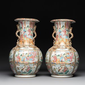 A pair of Chinese Canton famille rose vases with narrative design, 19th C. — photo 1