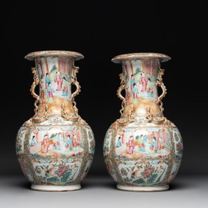 A pair of Chinese Canton famille rose vases with narrative design, 19th C. — photo 3