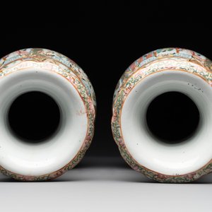A pair of Chinese Canton famille rose vases with narrative design, 19th C. — photo 5