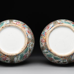 A pair of Chinese Canton famille rose vases with narrative design, 19th C. — photo 6