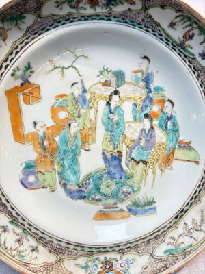 A pair of Chinese Canton famille verte plates with figural design, 19th C. — 照片 2