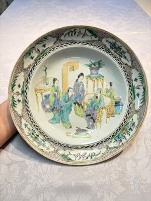 A pair of Chinese Canton famille verte plates with figural design, 19th C. — 照片 6