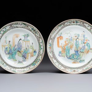 A pair of Chinese Canton famille verte plates with figural design, 19th C. — 照片 1