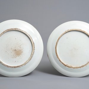A pair of Chinese Canton famille verte 'qilin' plates, 19th C. — 照片 2