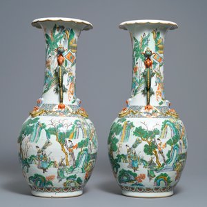 A pair of Chinese Canton famille verte vases with dragon handles, 19th C. — photo 2